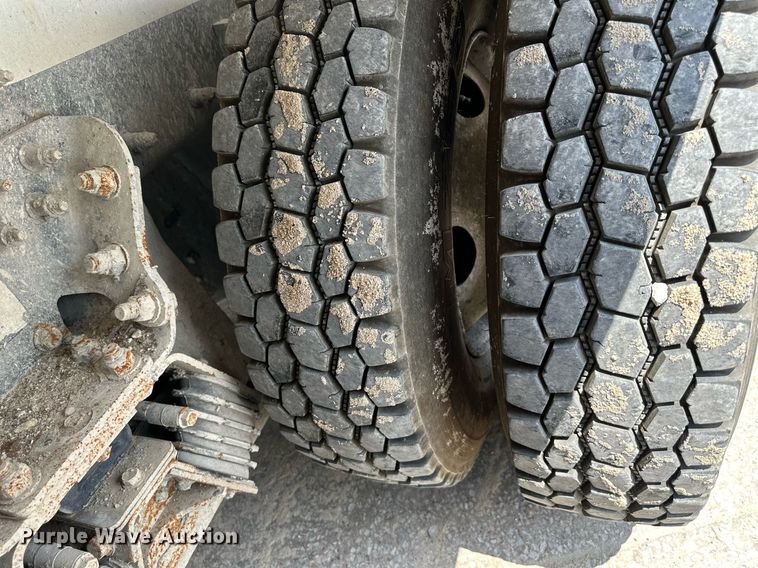 image for item DS2133 2015 Kenworth W900  ready mix truck