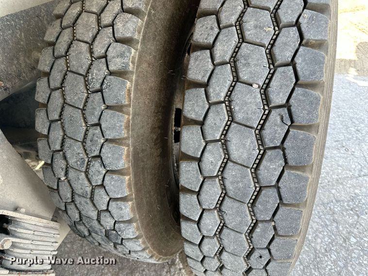 image for item DS2133 2015 Kenworth W900  ready mix truck