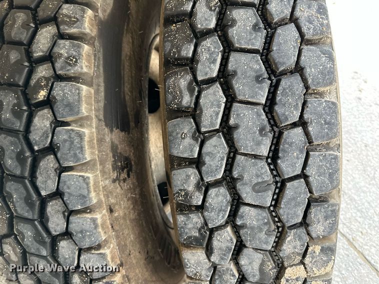 image for item DS2133 2015 Kenworth W900  ready mix truck