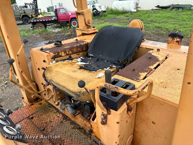 image for item DS2142 1990 Komatsu D57S-1 track loader