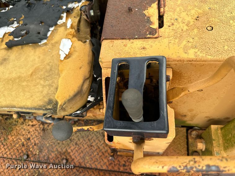 image for item DS2142 1990 Komatsu D57S-1 track loader