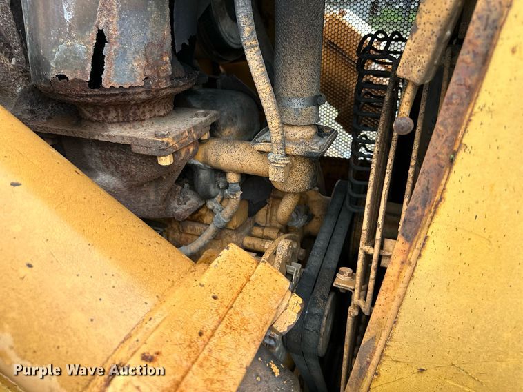 image for item DS2142 1990 Komatsu D57S-1 track loader