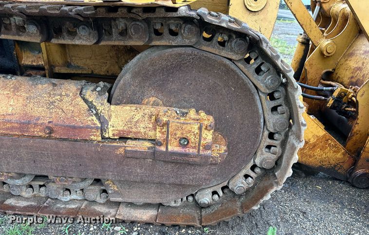 image for item DS2142 1990 Komatsu D57S-1 track loader