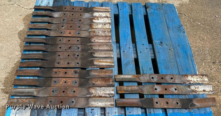 image for item DS2144 Frontier  FM1017R batwing finish mower