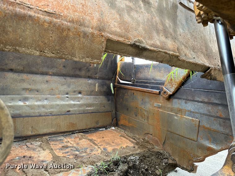 image for item DS2158 1984 Caterpillar 627B  conventional scraper