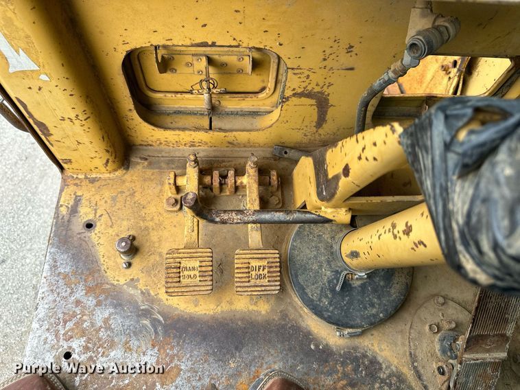 image for item DS2158 1984 Caterpillar 627B  conventional scraper