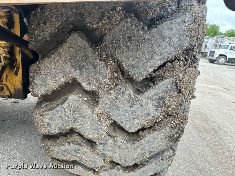 image for item DS2158 1984 Caterpillar 627B  conventional scraper