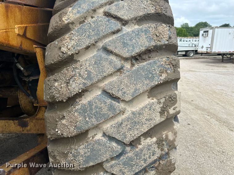 image for item DS2158 1984 Caterpillar 627B  conventional scraper