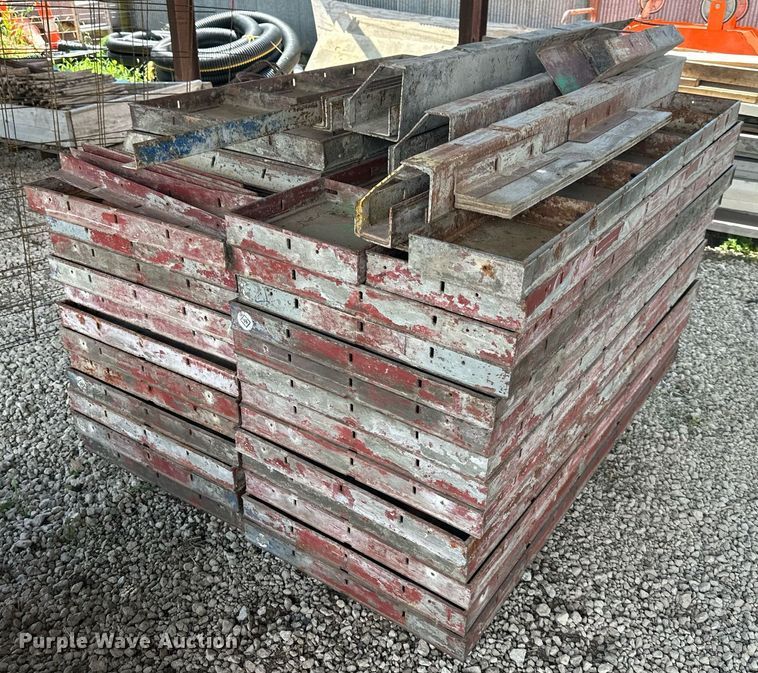 image for item DS2195 (24) 5'L x 2'H concrete forms