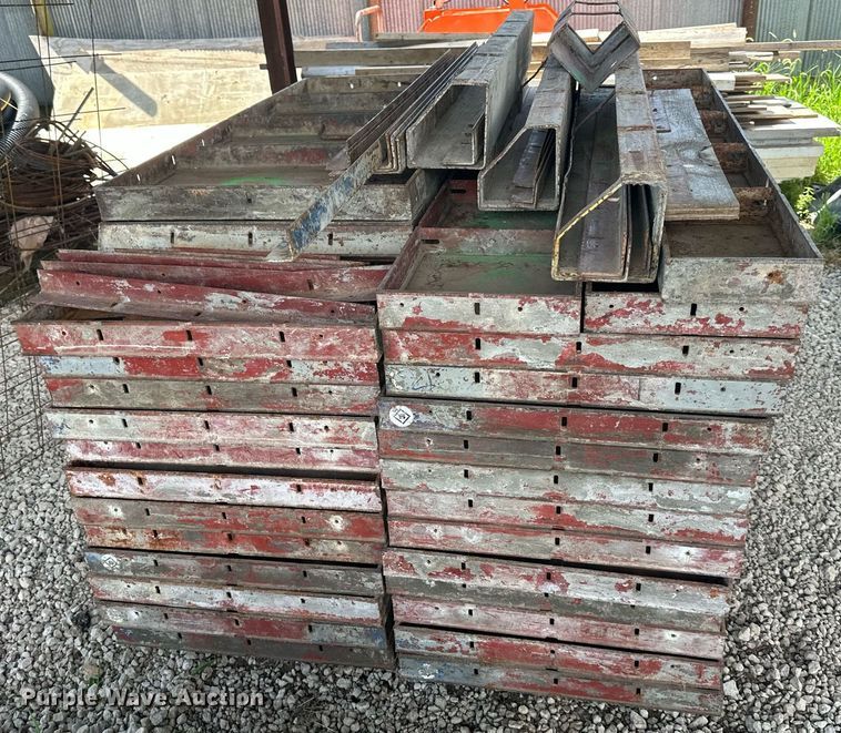 image for item DS2195 (24) 5'L x 2'H concrete forms