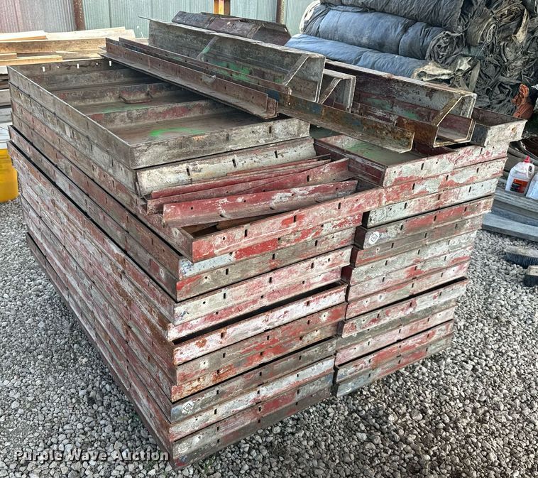 image for item DS2195 (24) 5'L x 2'H concrete forms