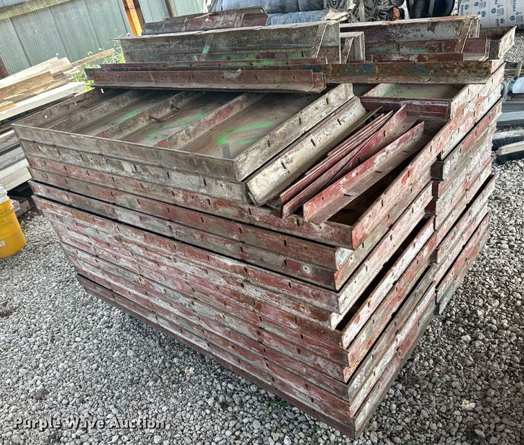 image for item DS2195 (24) 5'L x 2'H concrete forms