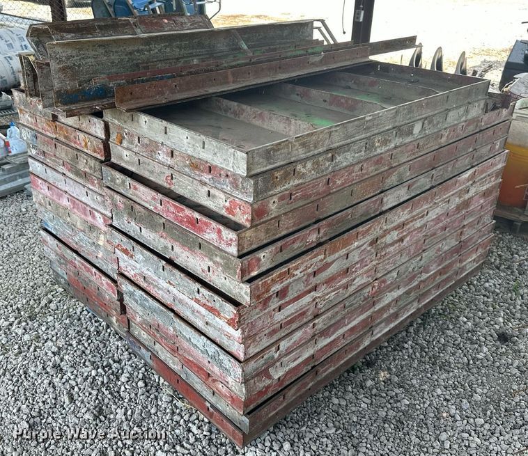 image for item DS2195 (24) 5'L x 2'H concrete forms