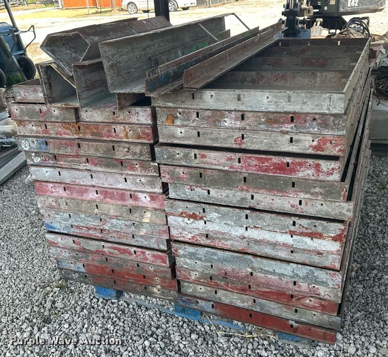 image for item DS2195 (24) 5'L x 2'H concrete forms