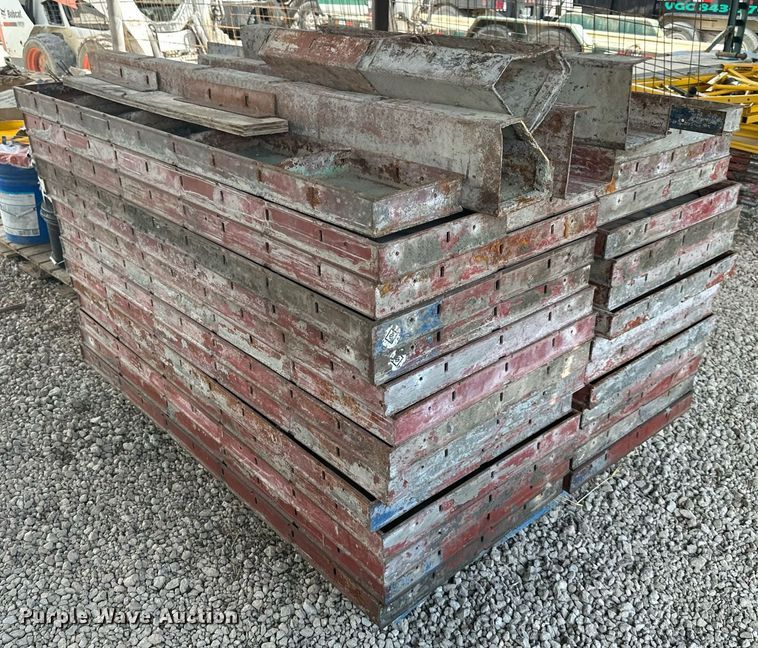 image for item DS2195 (24) 5'L x 2'H concrete forms
