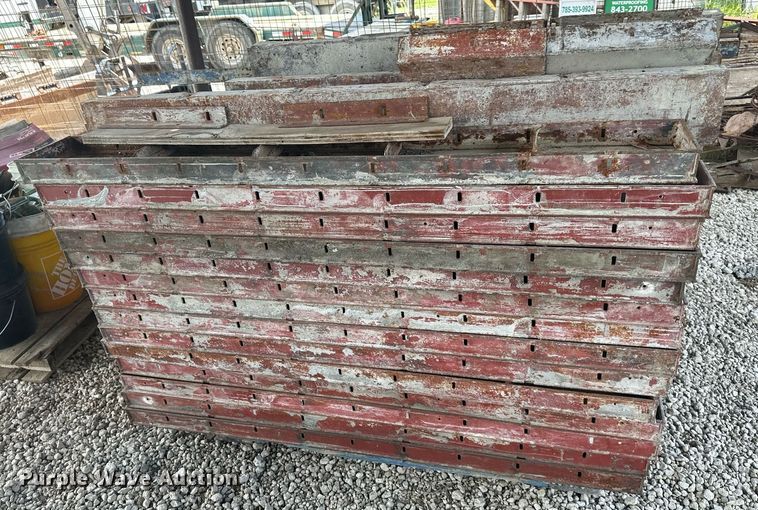 image for item DS2195 (24) 5'L x 2'H concrete forms
