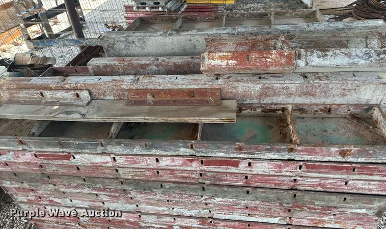 image for item DS2195 (24) 5'L x 2'H concrete forms
