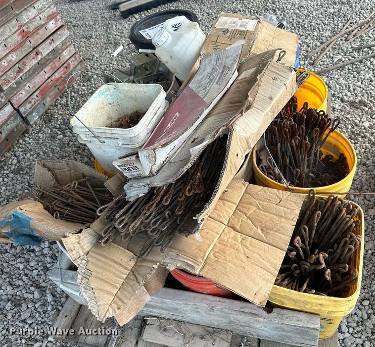 image for item DS2195 (24) 5'L x 2'H concrete forms