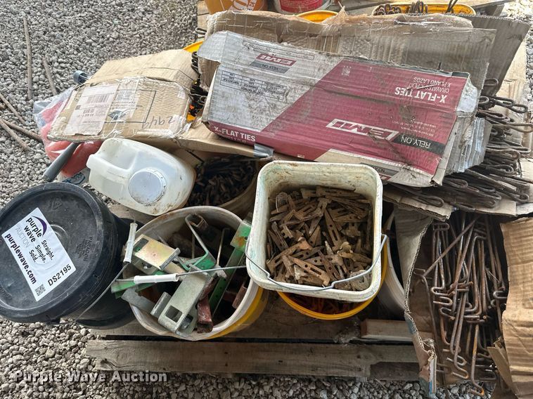 image for item DS2195 (24) 5'L x 2'H concrete forms