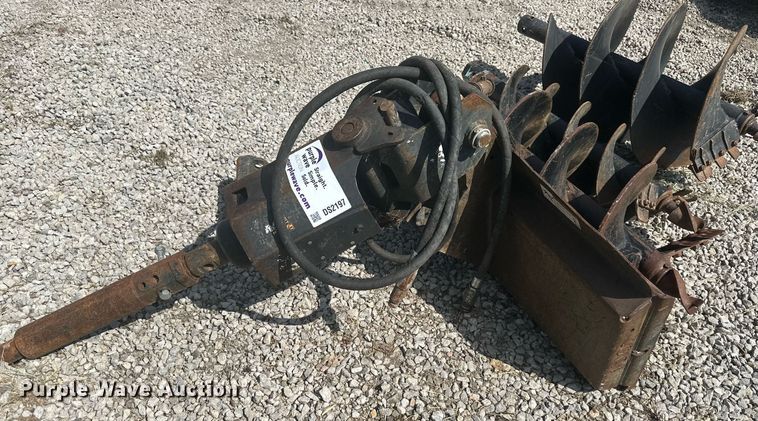 image for item DS2197 Bobcat  skid steer auger