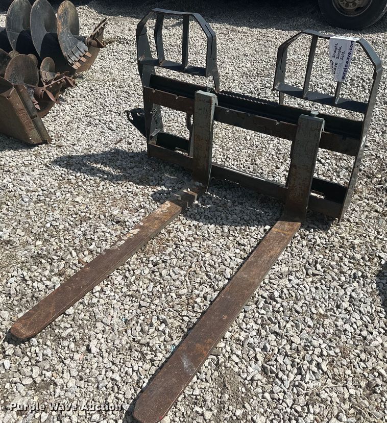 image for item DS2199 Bobcat  48"L skid steer forks