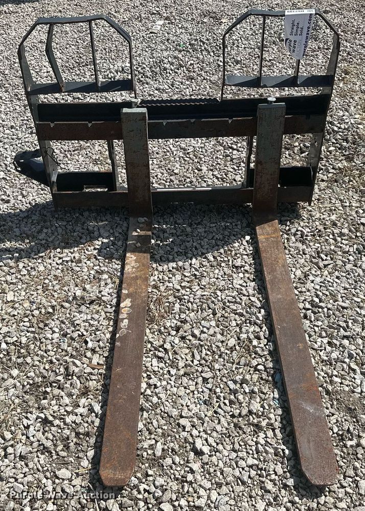 image for item DS2199 Bobcat  48"L skid steer forks