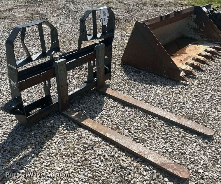 image for item DS2199 Bobcat  48"L skid steer forks
