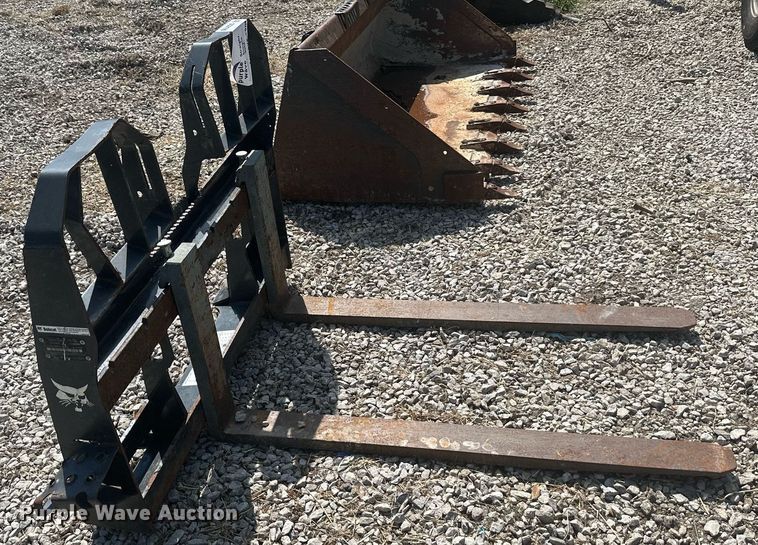 image for item DS2199 Bobcat  48"L skid steer forks