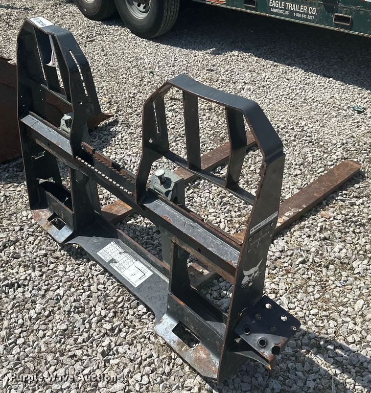 image for item DS2199 Bobcat  48"L skid steer forks