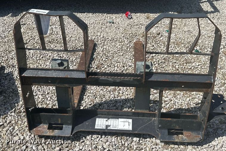 image for item DS2199 Bobcat  48"L skid steer forks