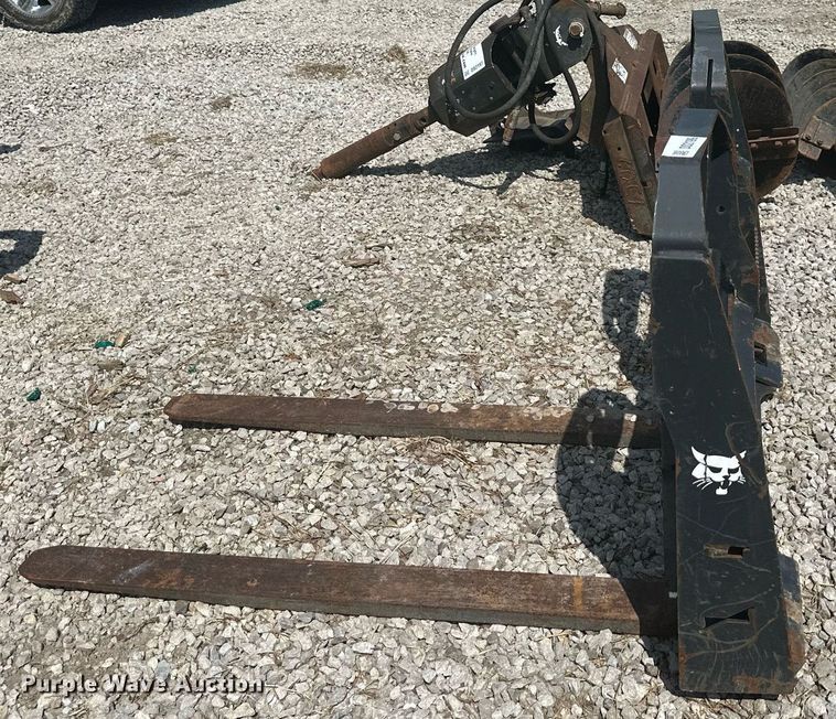 image for item DS2199 Bobcat  48"L skid steer forks