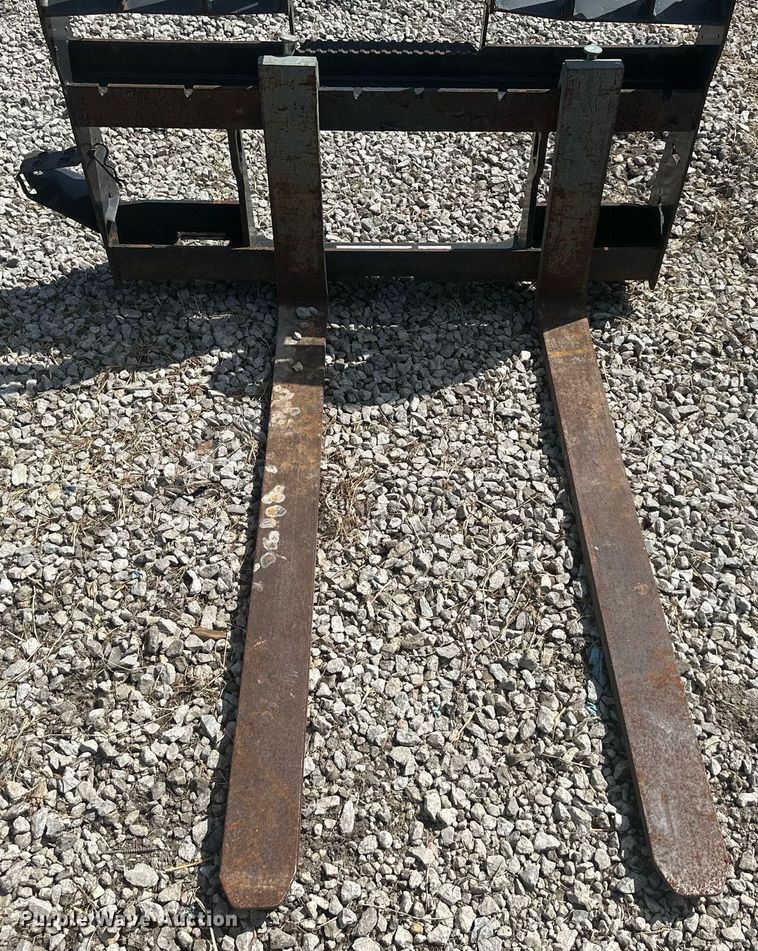 image for item DS2199 Bobcat  48"L skid steer forks