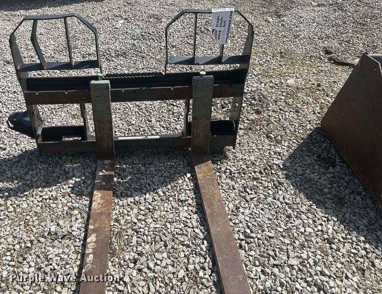 image for item DS2199 Bobcat  48"L skid steer forks