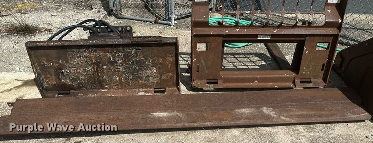 image for item DS2199 Bobcat  48"L skid steer forks