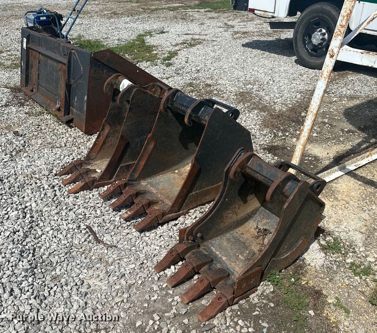 (3) Bobcat excavator buckets in Lawrence, KS Item DS2204 for sale Purple Wave