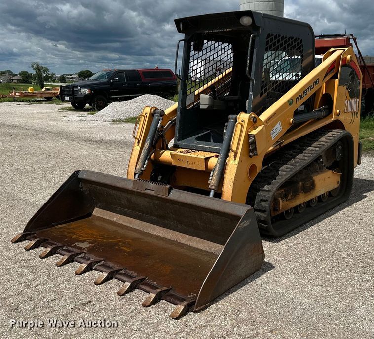 image for item DS2221 Mustang 2100RT  tracked skid steer loader