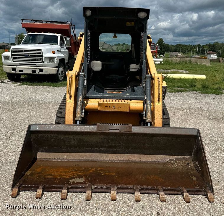 image for item DS2221 Mustang 2100RT  tracked skid steer loader