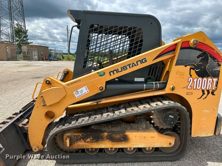 image for item DS2221 Mustang 2100RT  tracked skid steer loader