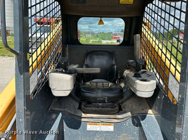 image for item DS2221 Mustang 2100RT  tracked skid steer loader