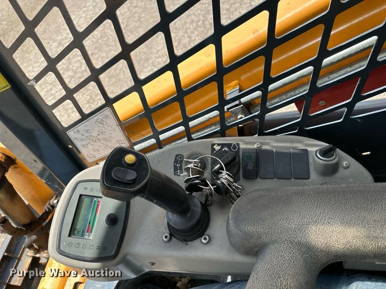 image for item DS2221 Mustang 2100RT  tracked skid steer loader