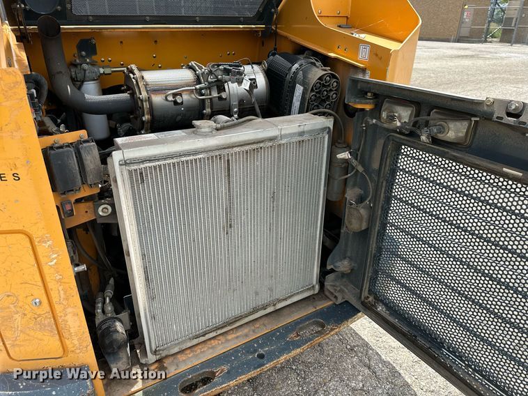 image for item DS2221 Mustang 2100RT  tracked skid steer loader