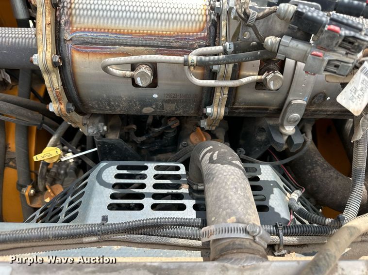 image for item DS2221 Mustang 2100RT  tracked skid steer loader