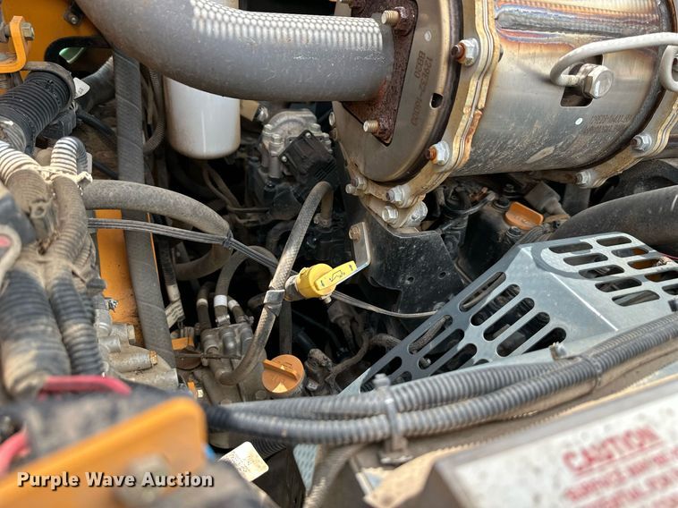 image for item DS2221 Mustang 2100RT  tracked skid steer loader