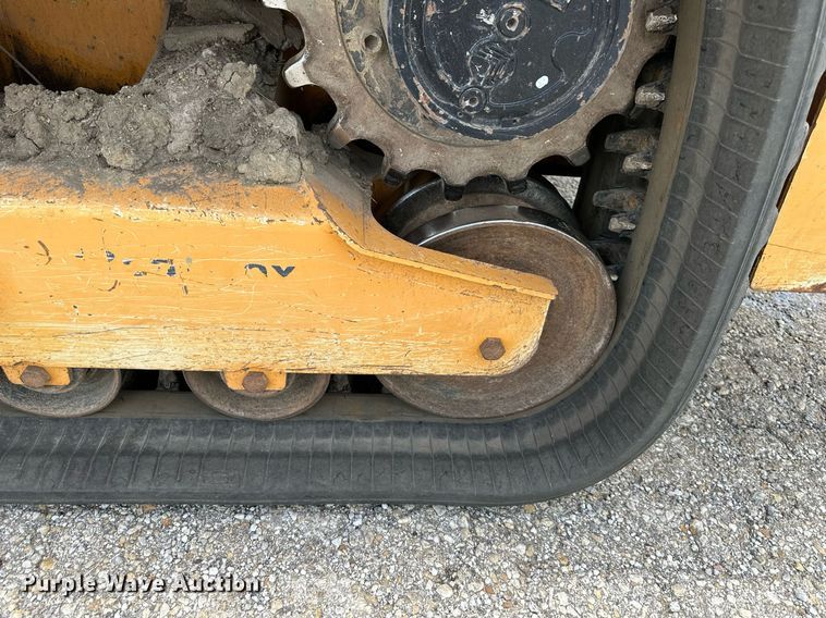 image for item DS2221 Mustang 2100RT  tracked skid steer loader