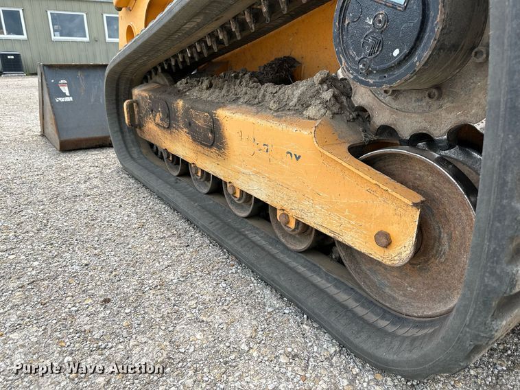 image for item DS2221 Mustang 2100RT  tracked skid steer loader