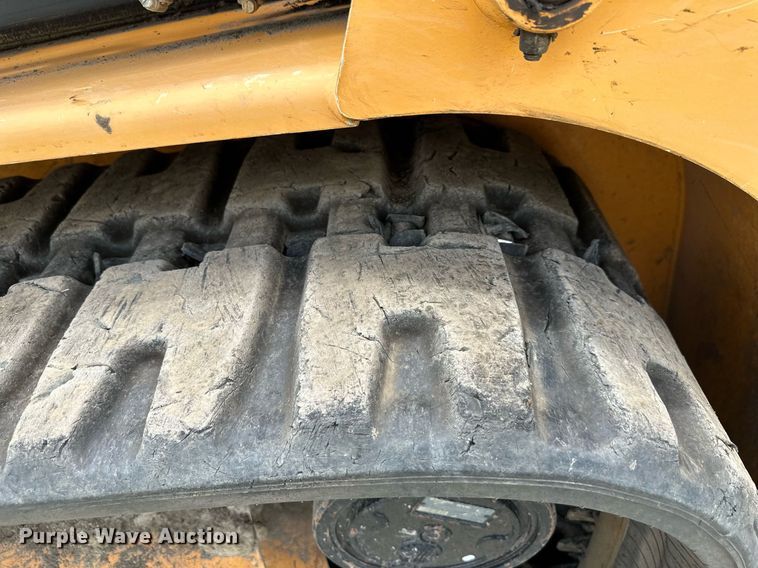 image for item DS2221 Mustang 2100RT  tracked skid steer loader