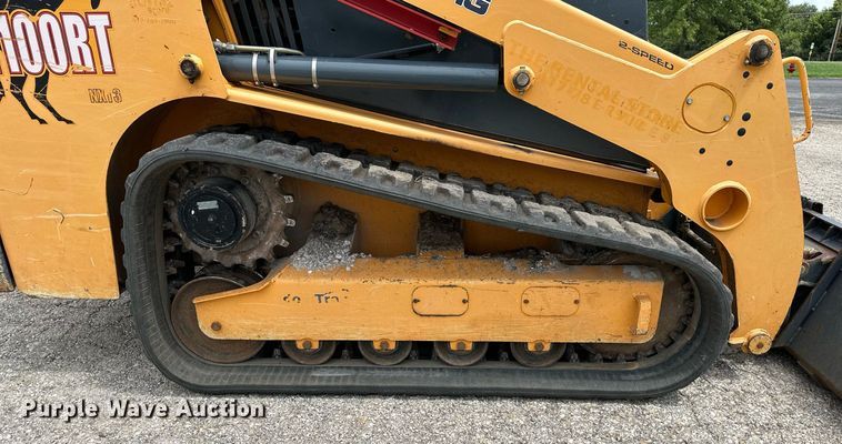 image for item DS2221 Mustang 2100RT  tracked skid steer loader