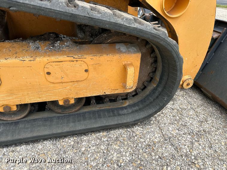 image for item DS2221 Mustang 2100RT  tracked skid steer loader