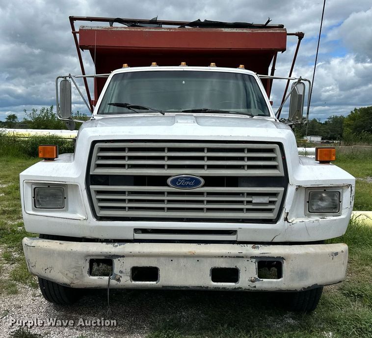 image for item DS2222 1990 Ford F700  dump truck