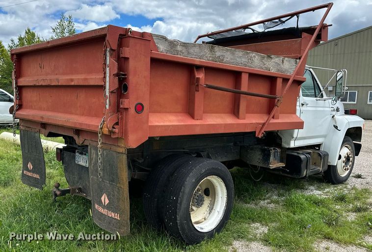 image for item DS2222 1990 Ford F700  dump truck